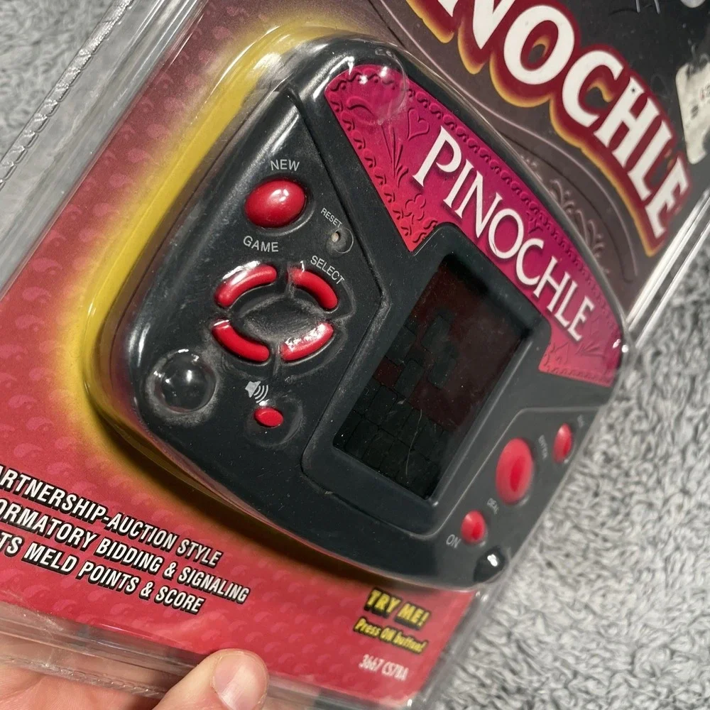 Radica Electronic Pinochle Handheld Travel Game 3667 CS7BA Vantage NOS Y2K